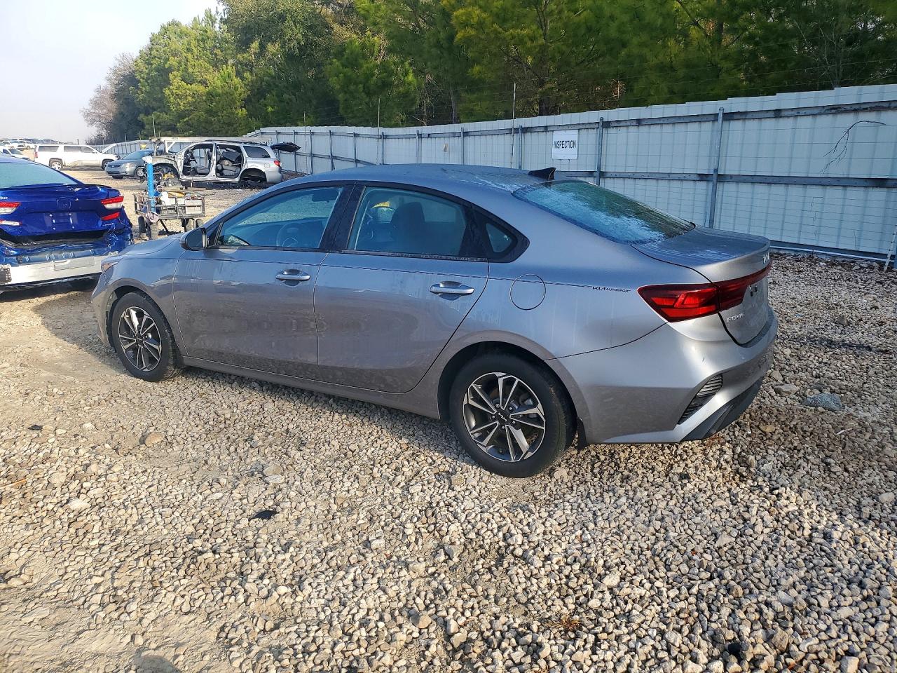 2023 KIA FORTE LXS photo 3