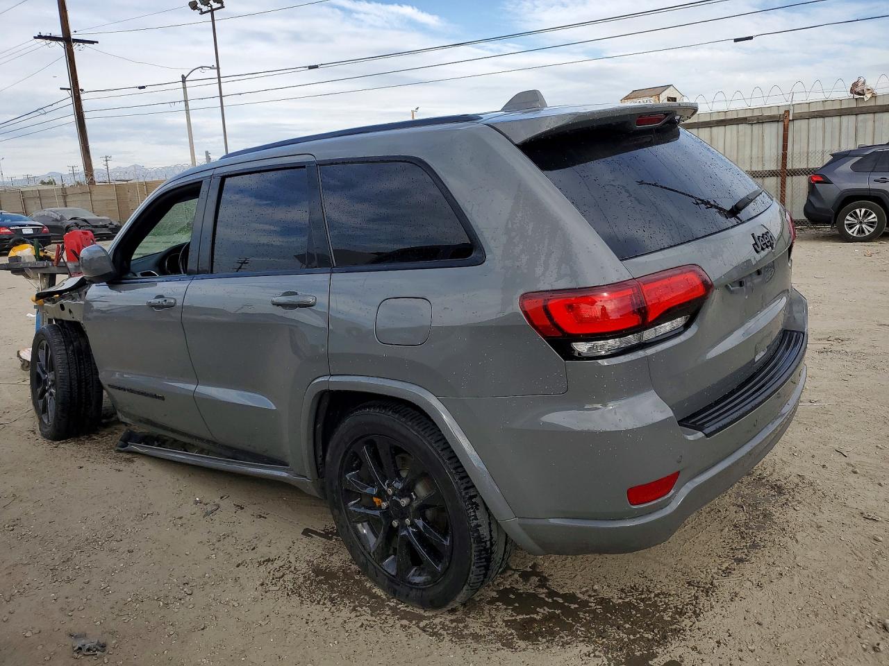2022 JEEP GRAND CHEROKEE LAREDO E photo 3