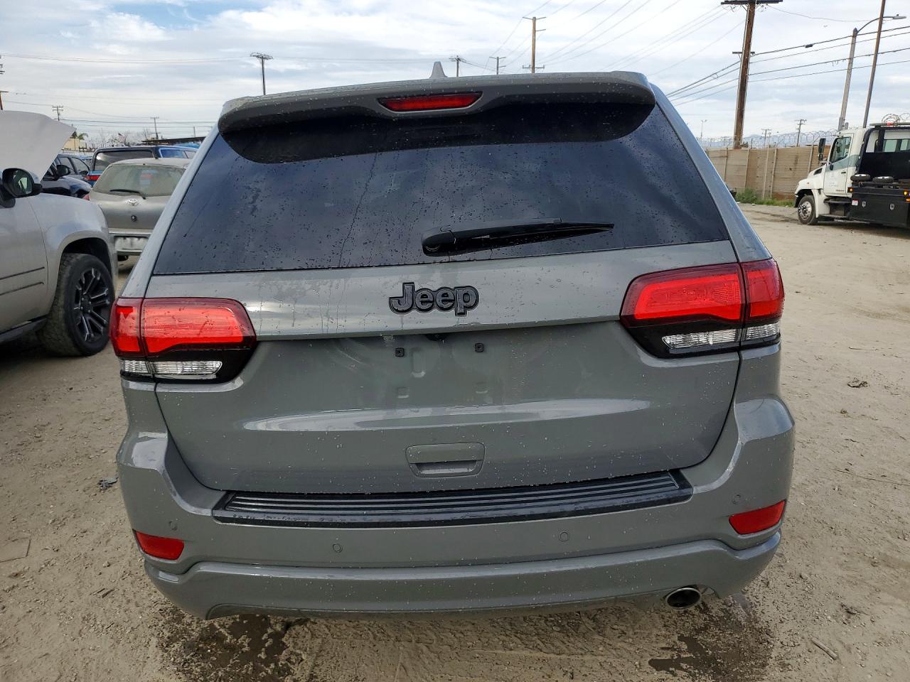 2022 JEEP GRAND CHEROKEE LAREDO E photo 11