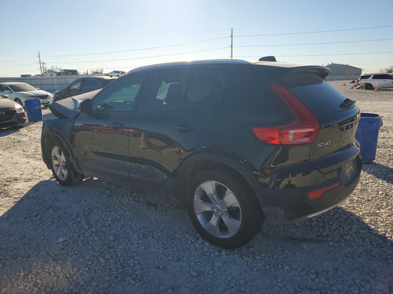 2022 VOLVO XC40 T5 MOMENTUM photo 3