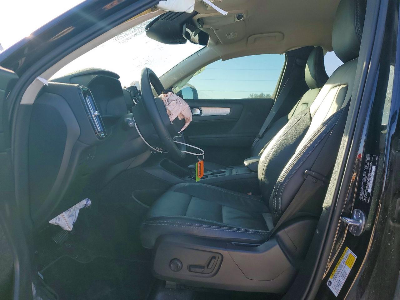 2022 VOLVO XC40 T5 MOMENTUM photo 13