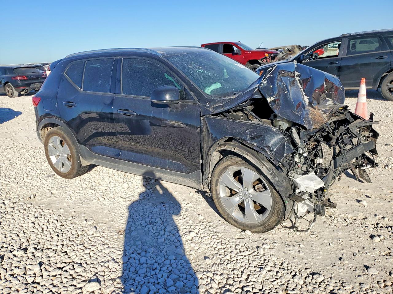 2022 VOLVO XC40 T5 MOMENTUM photo 7