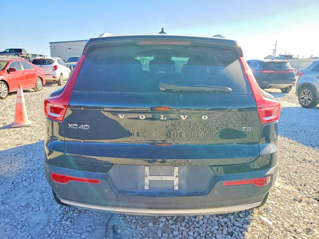 2022 VOLVO XC40 T5 MOMENTUM photo 11