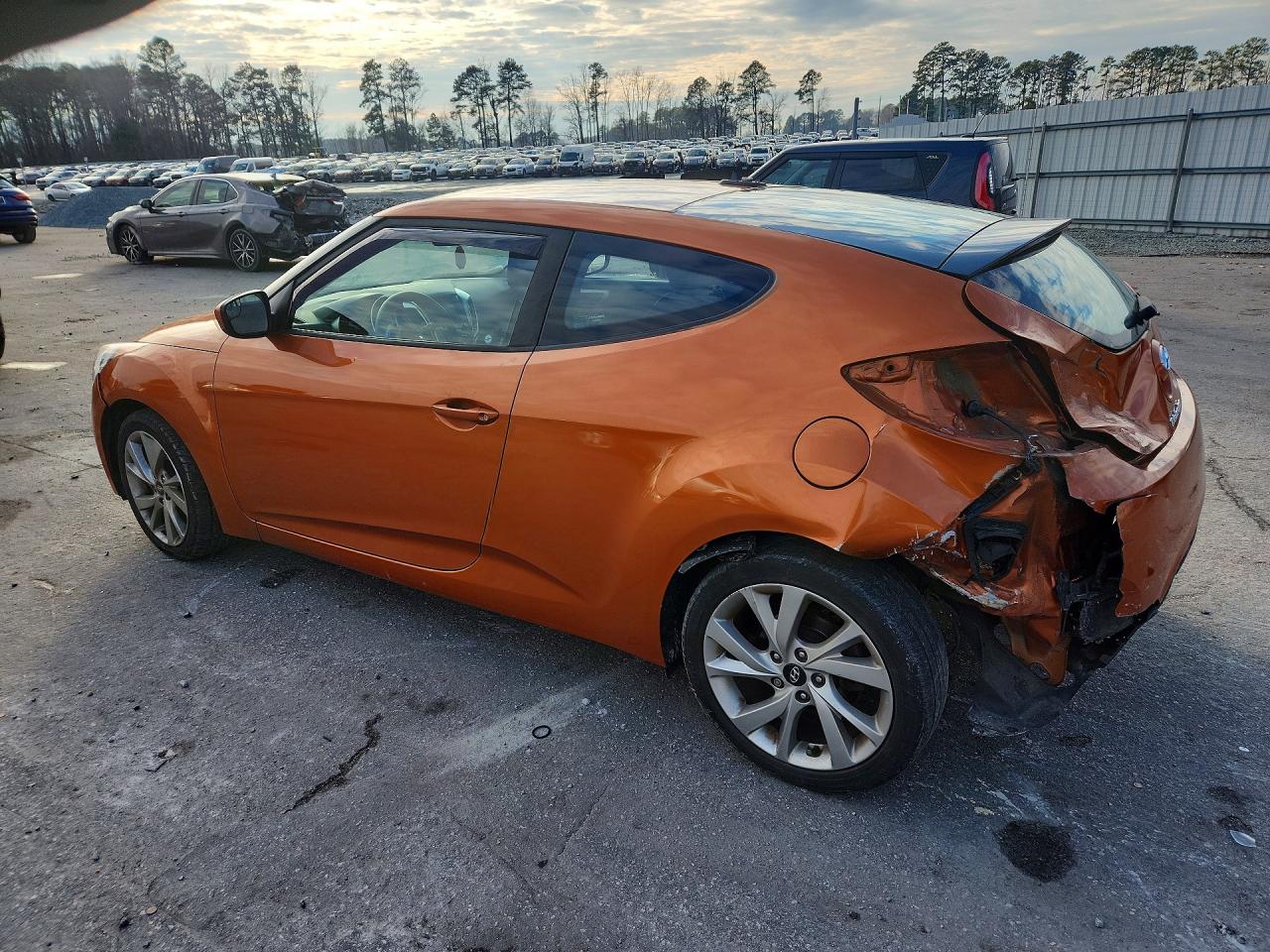 2016 HYUNDAI VELOSTER BASE photo 4