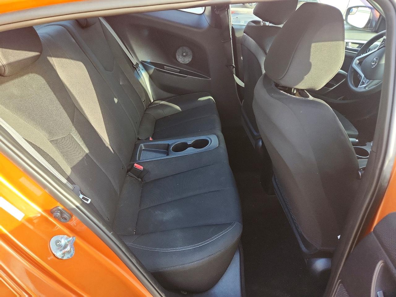 2016 HYUNDAI VELOSTER BASE photo 28
