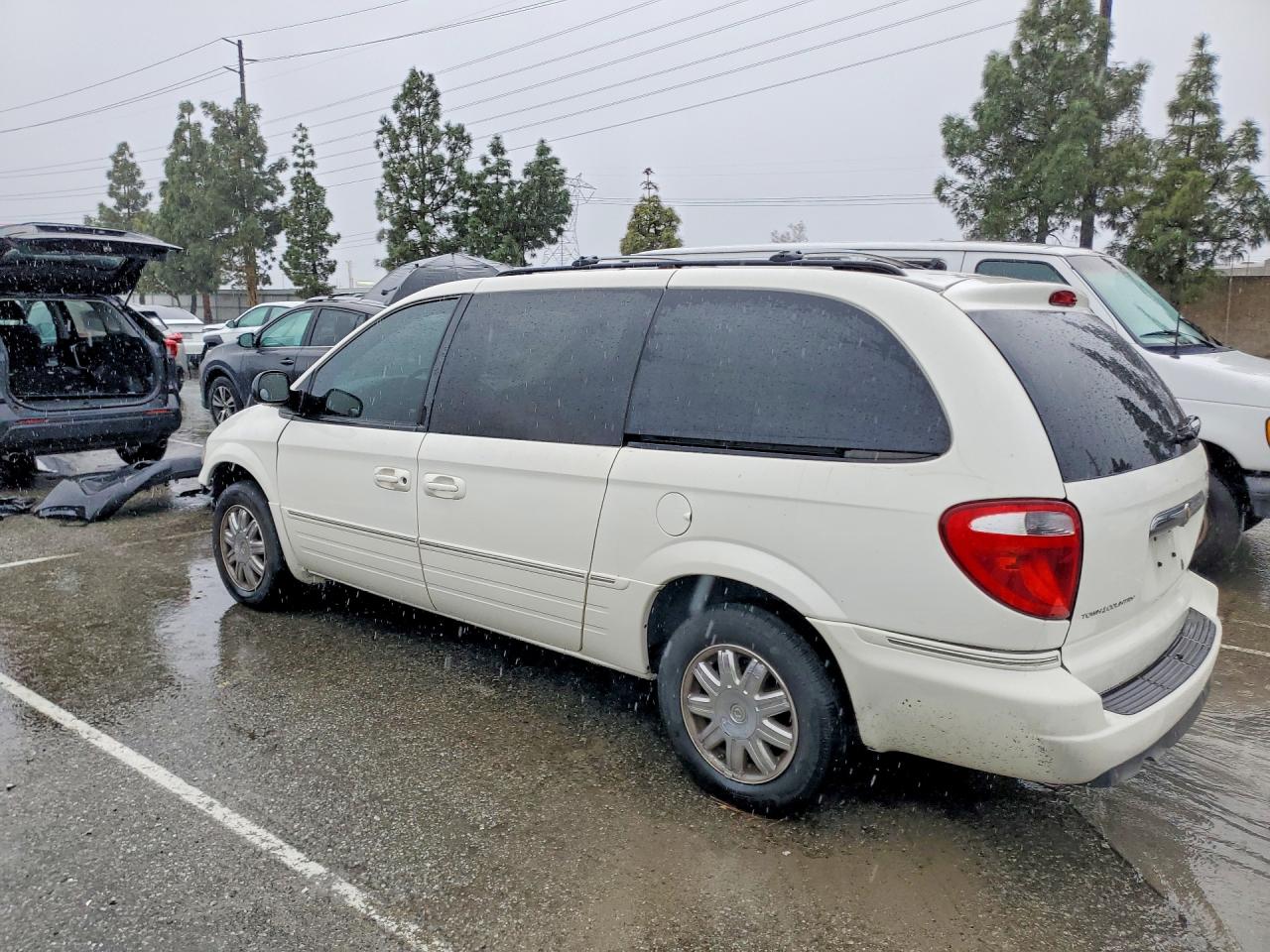 2007 CHRYSLER TOWN & COUNTRY TOURING photo 4