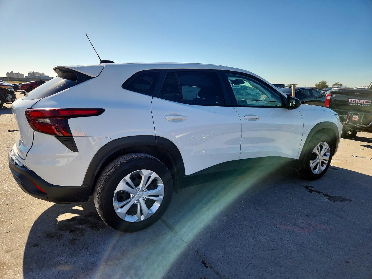 2025 CHEVROLET TRAX LS photo 5