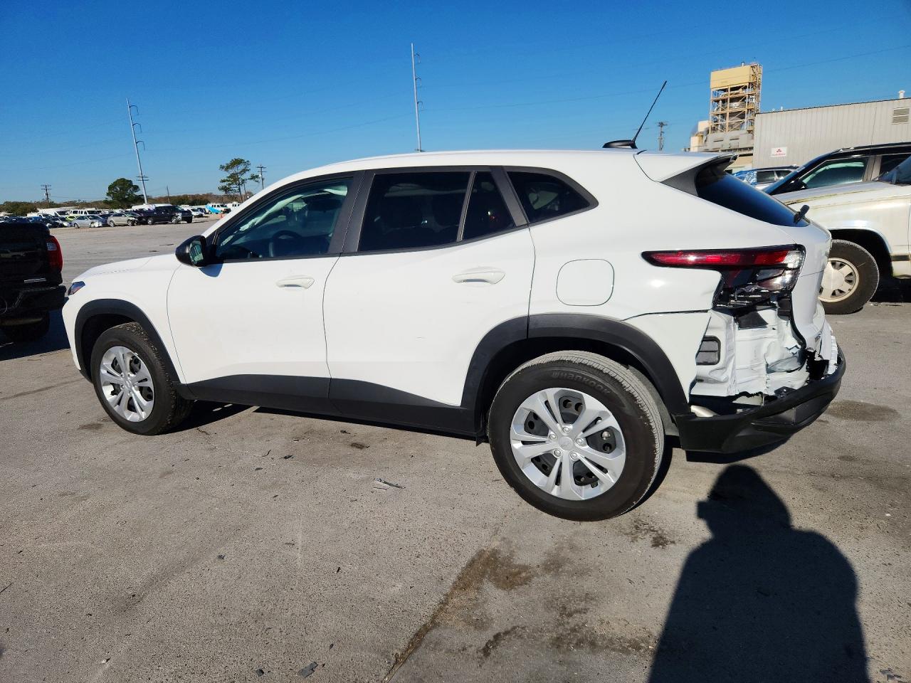 2025 CHEVROLET TRAX LS photo 3