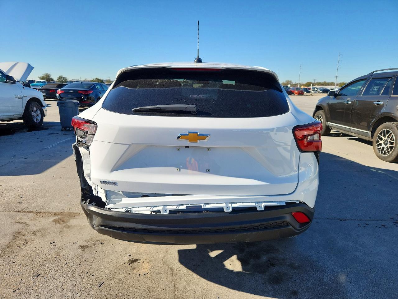 2025 CHEVROLET TRAX LS photo 11