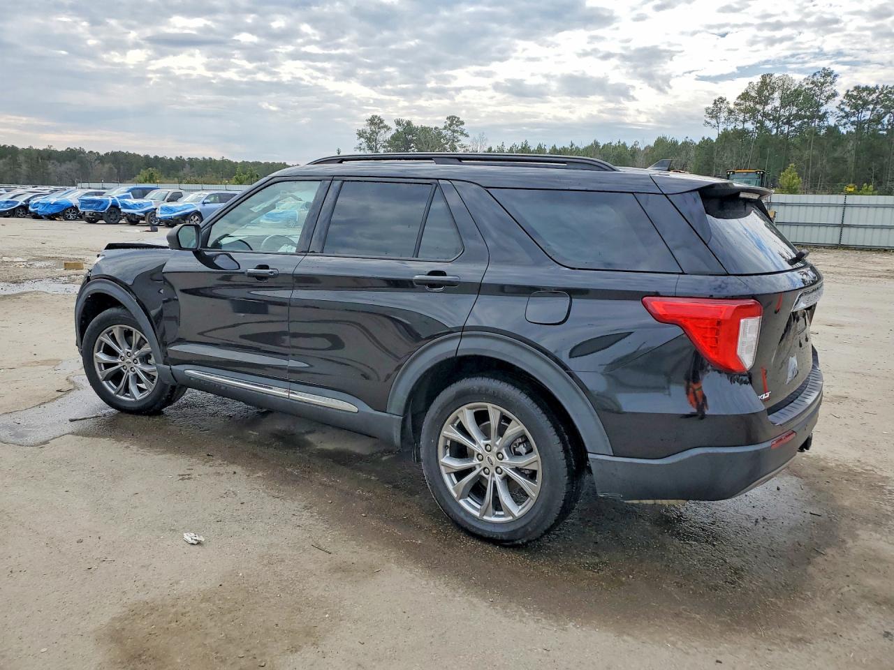 2020 FORD EXPLORER XLT photo 2