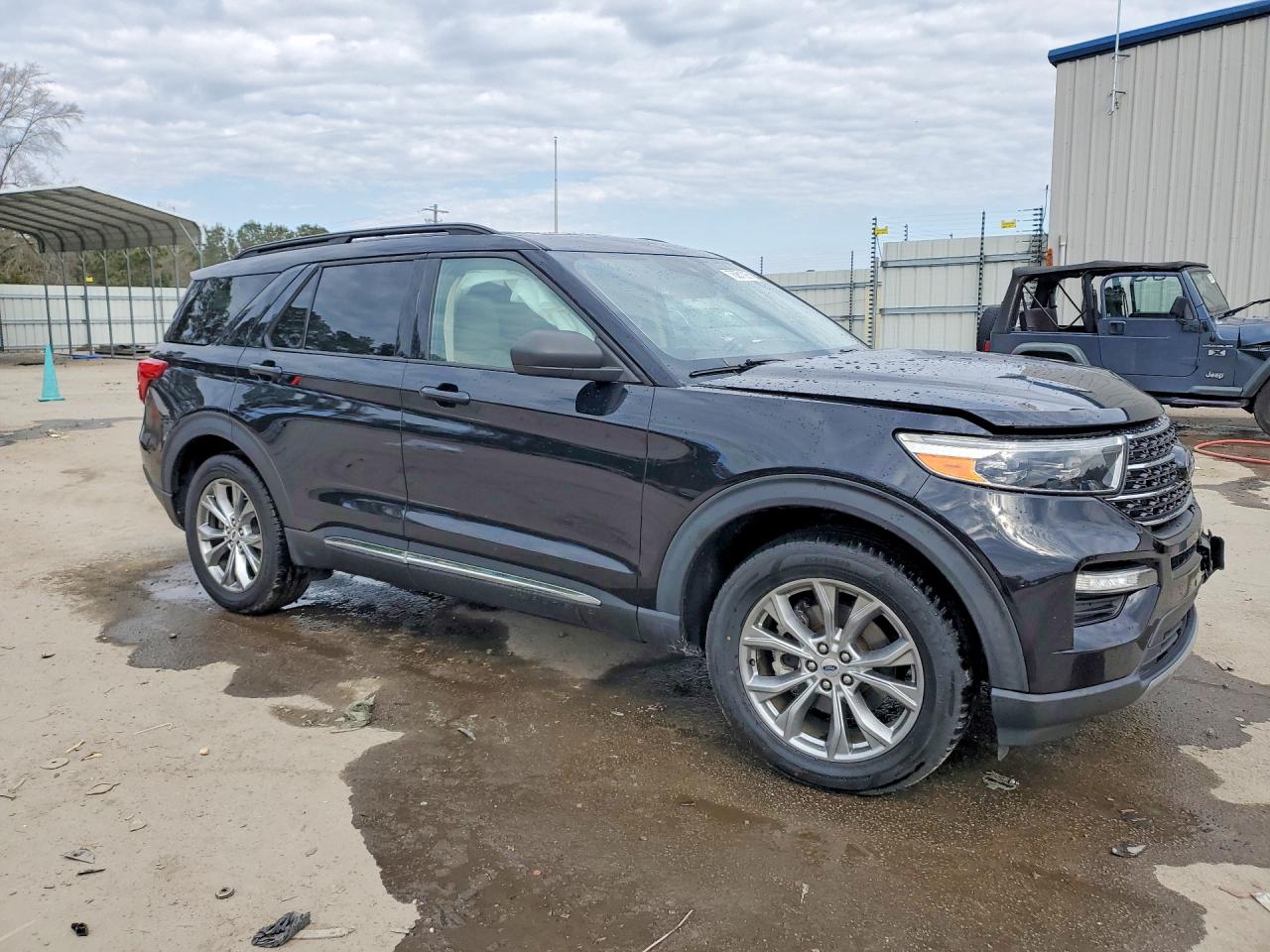 2020 FORD EXPLORER XLT photo 4