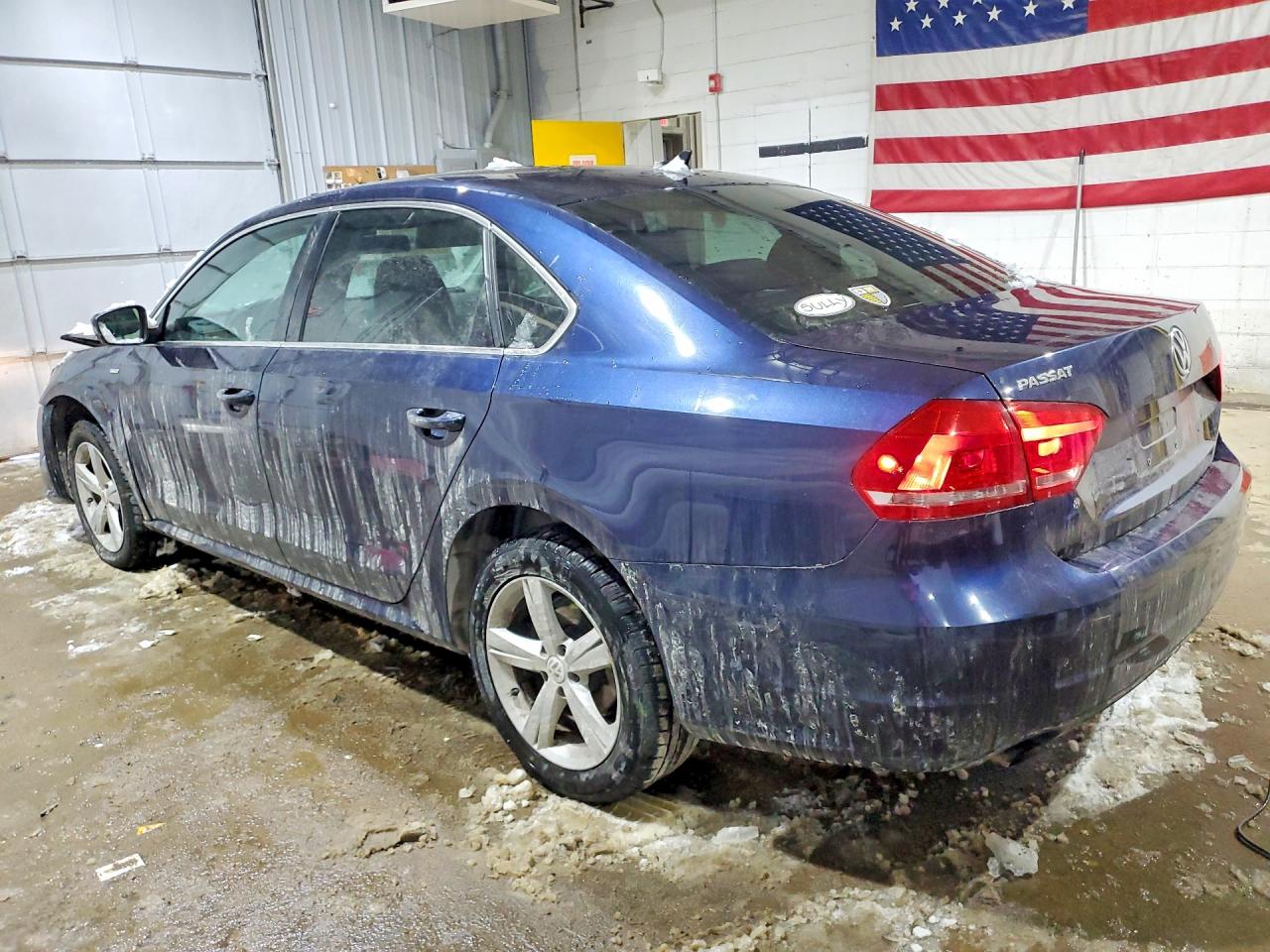 2014 VOLKSWAGEN PASSAT S photo 2