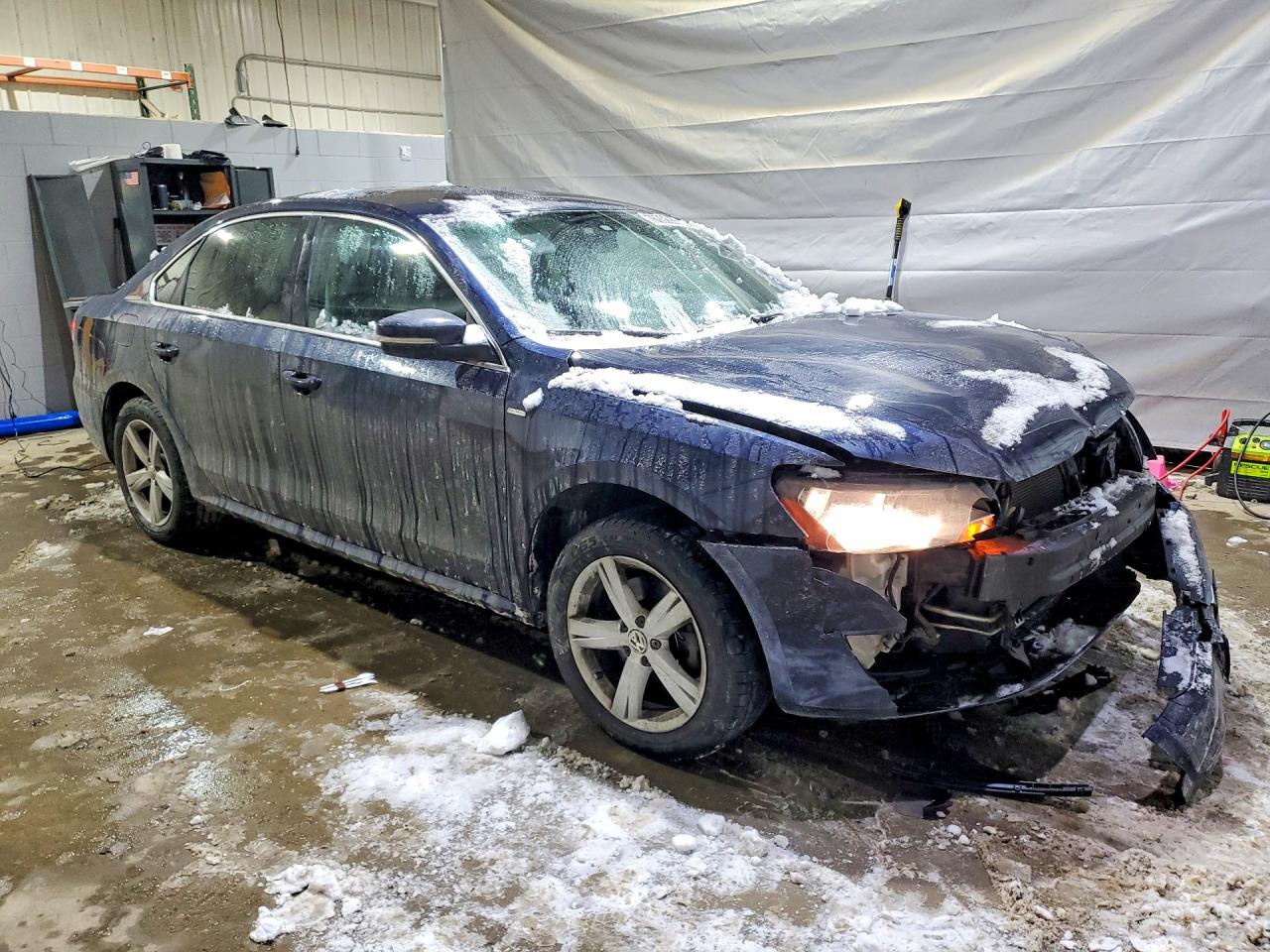 2014 VOLKSWAGEN PASSAT S photo 4