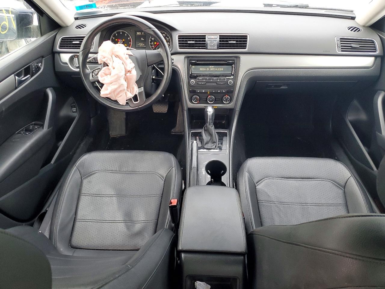 2014 VOLKSWAGEN PASSAT S photo 8