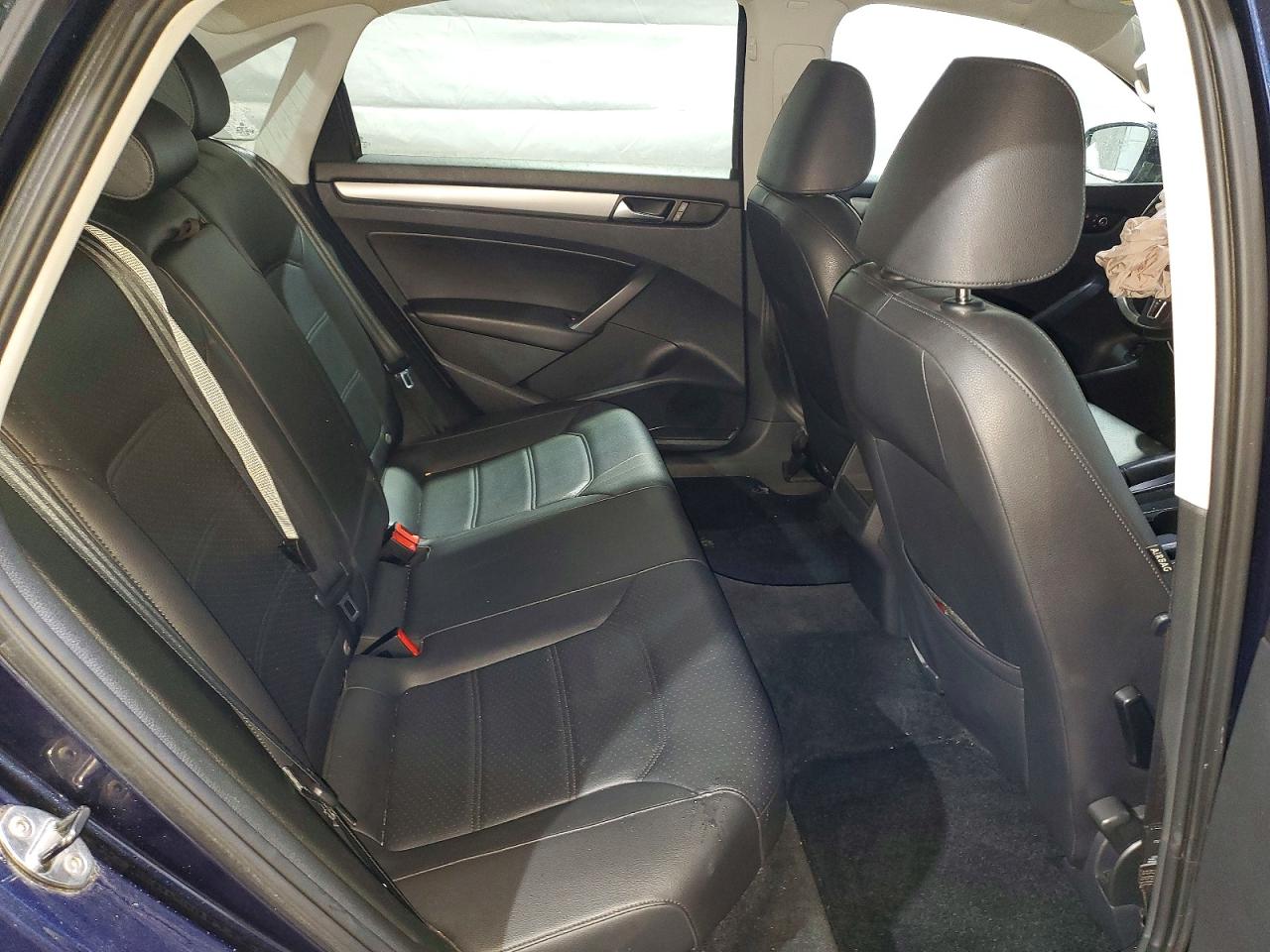 2014 VOLKSWAGEN PASSAT S photo 10