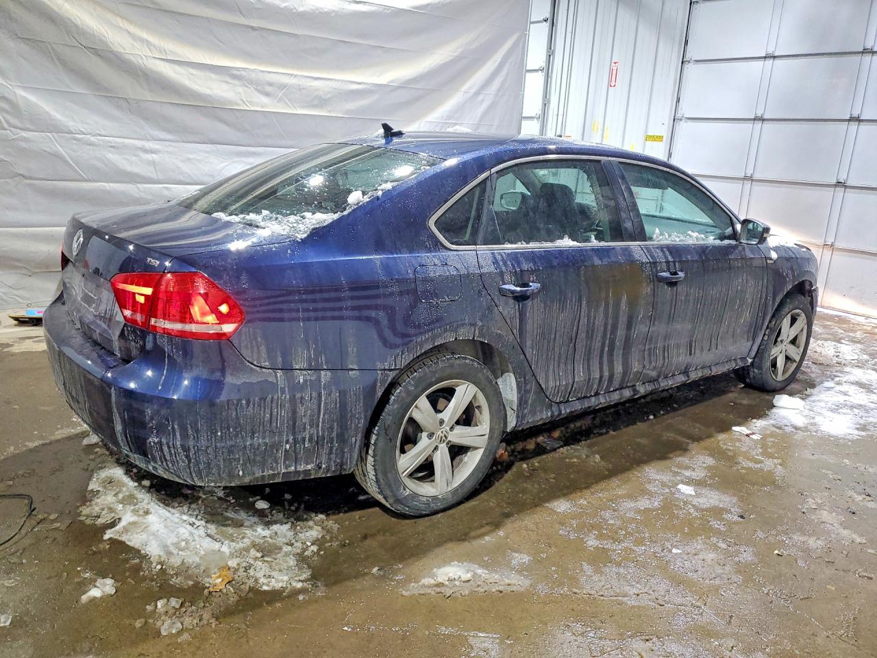 2014 VOLKSWAGEN PASSAT S photo 3