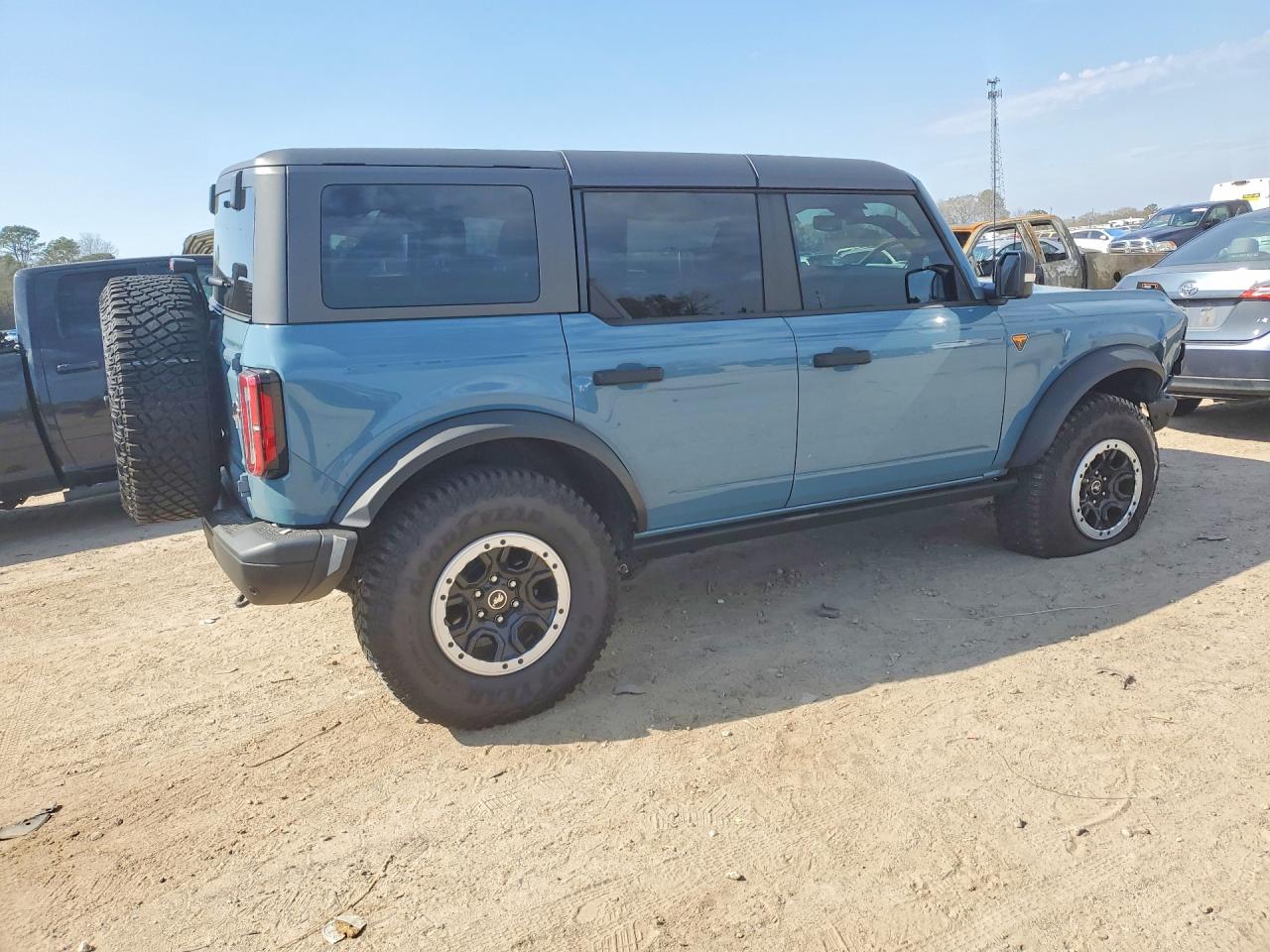2023 FORD BRONCO BASE photo 3