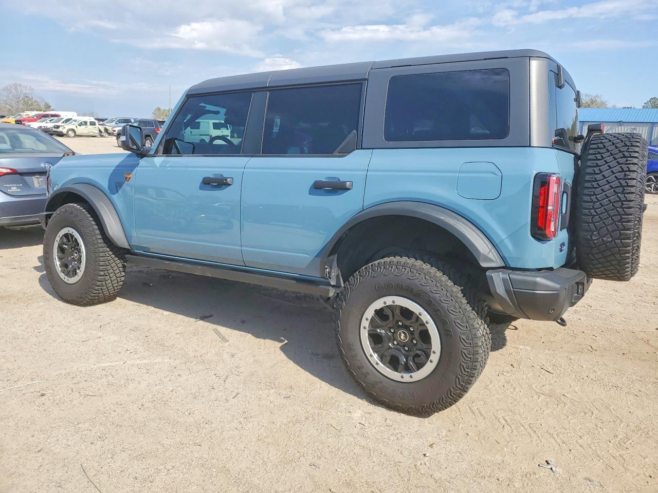 2023 FORD BRONCO BASE photo 2