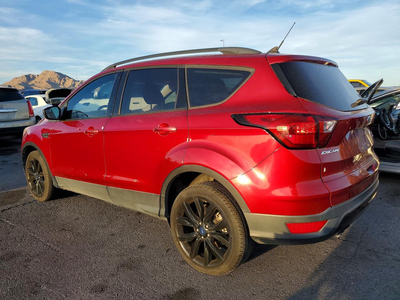 2019 FORD ESCAPE SE photo 2