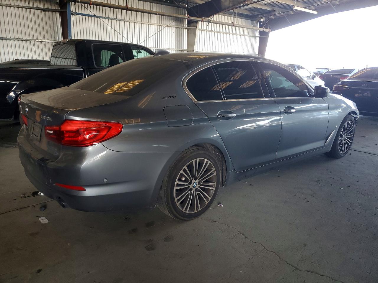 2018 BMW 530E photo 3