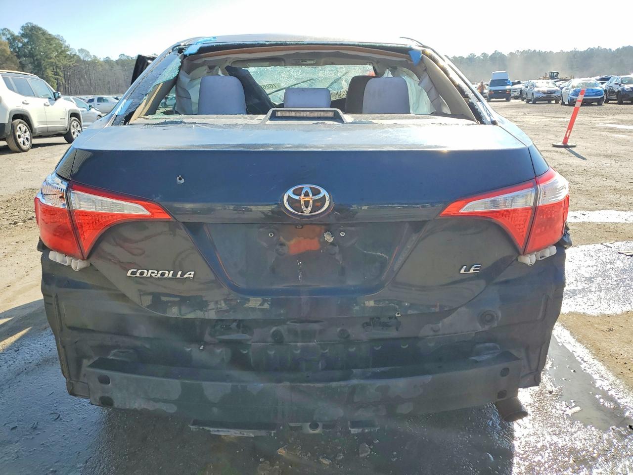 2015 TOYOTA COROLLA LE photo 11