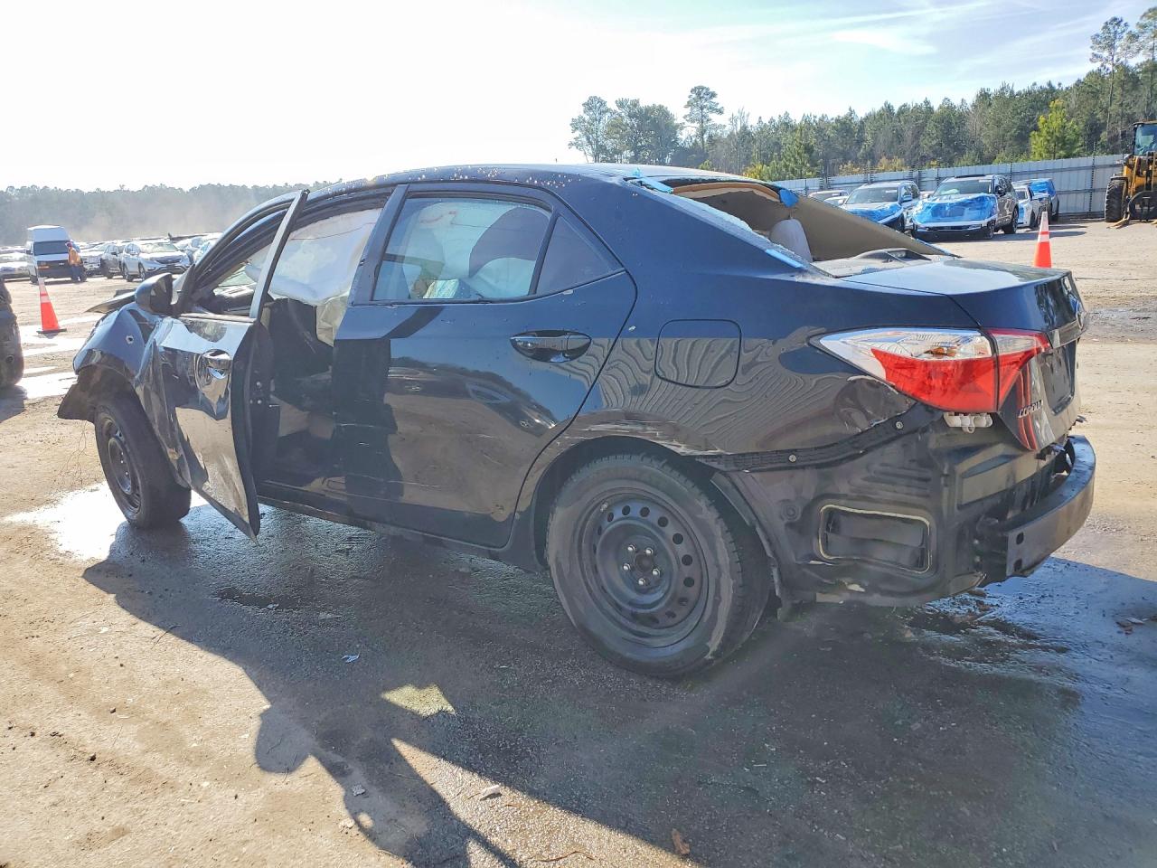 2015 TOYOTA COROLLA LE photo 3