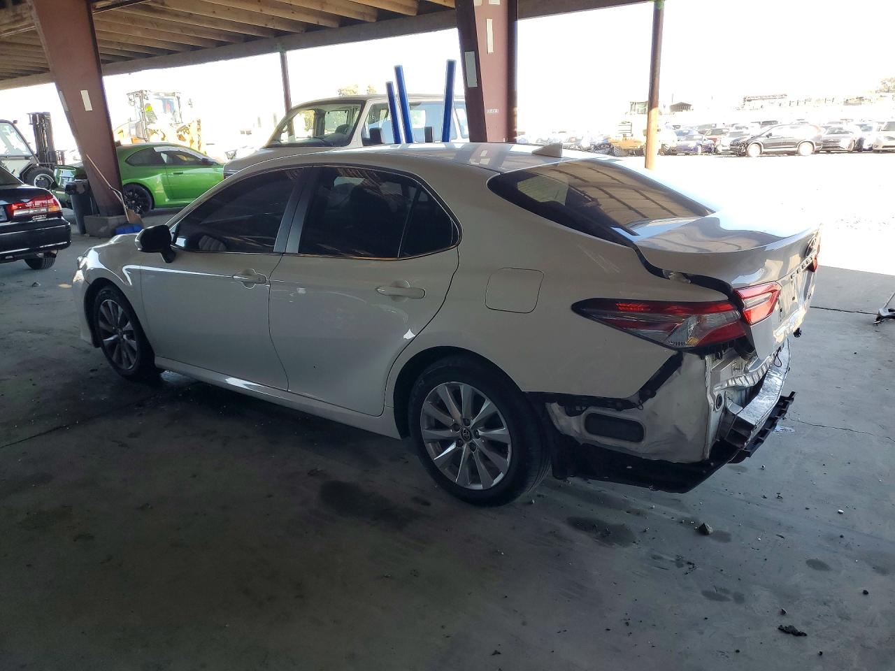 2020 TOYOTA CAMRY LE photo 2