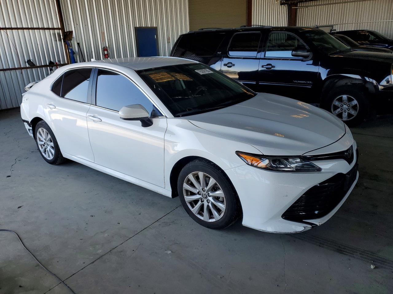 2020 TOYOTA CAMRY LE photo 4