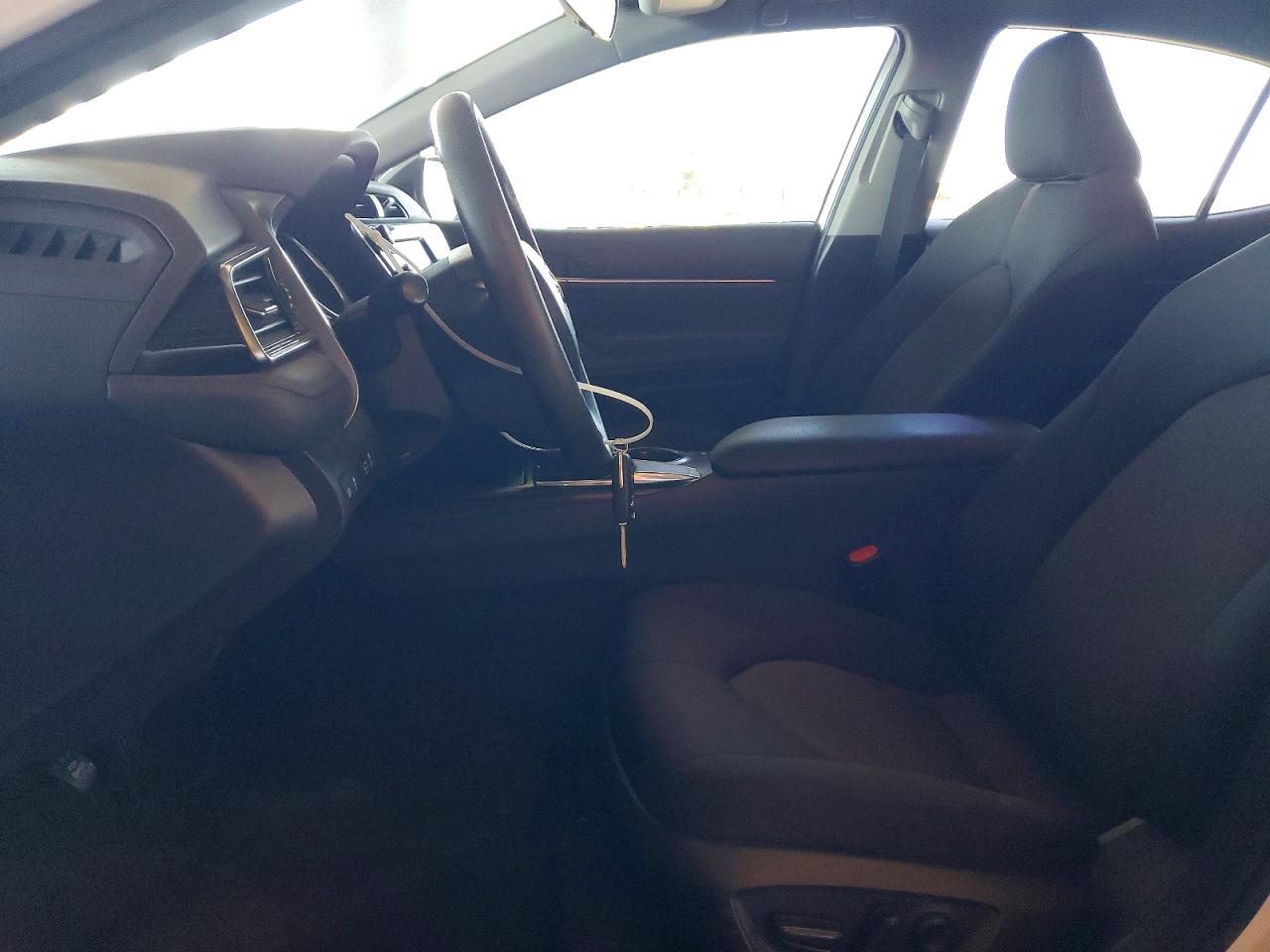 2020 TOYOTA CAMRY LE photo 7