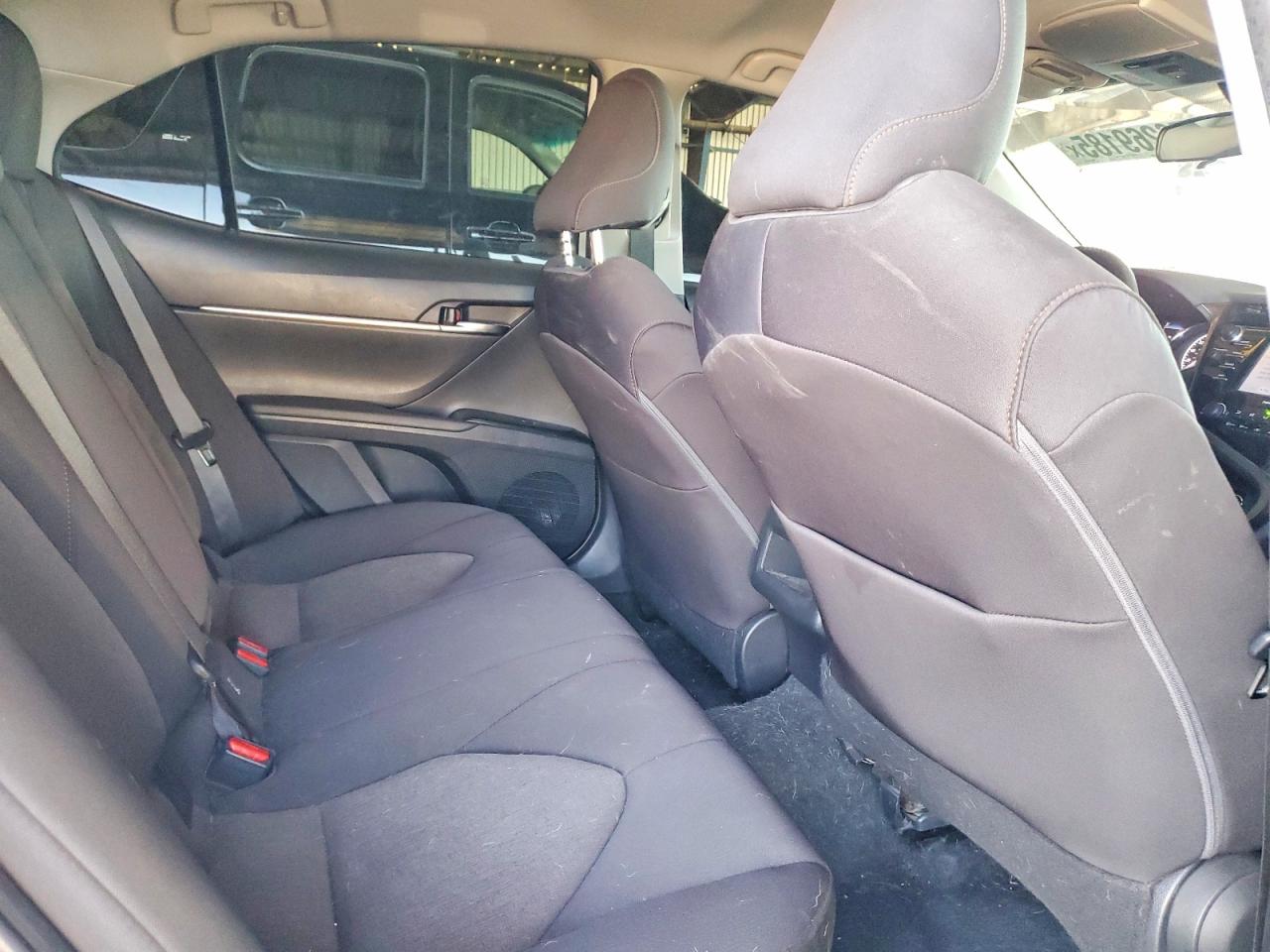 2020 TOYOTA CAMRY LE photo 10