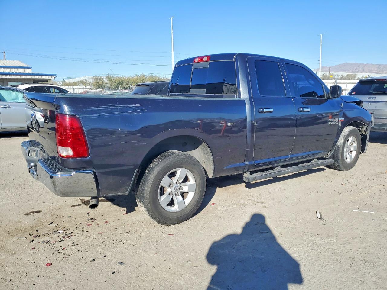 2016 RAM 1500 SLT photo 3