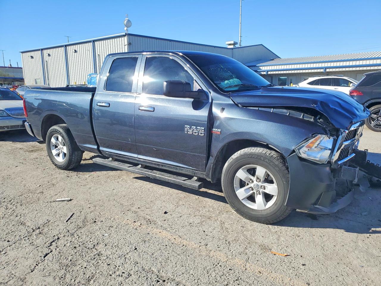 2016 RAM 1500 SLT photo 4