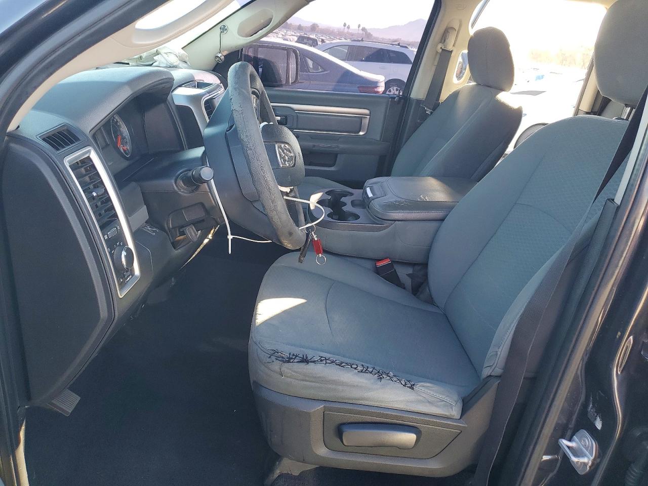 2016 RAM 1500 SLT photo 7