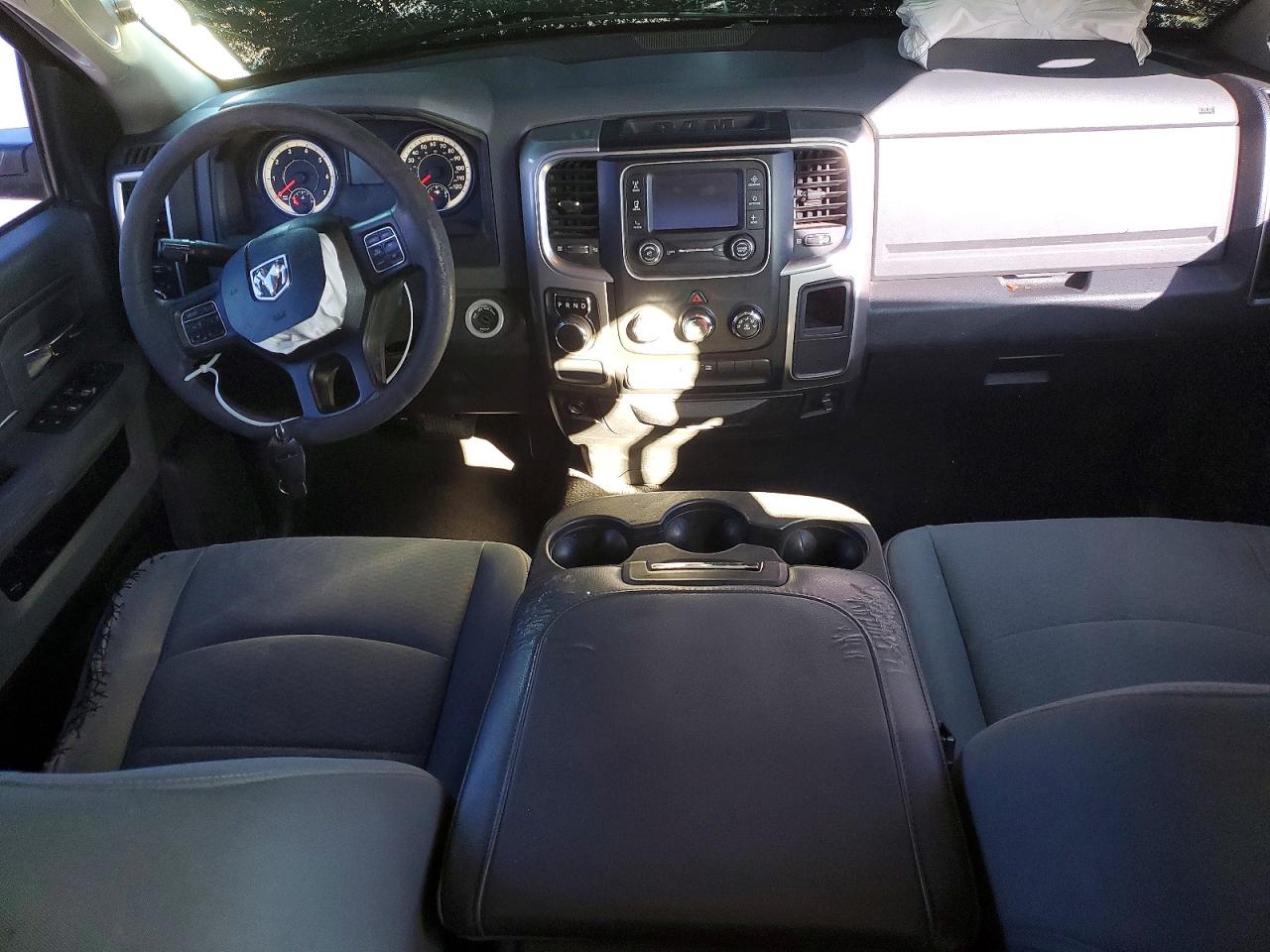 2016 RAM 1500 SLT photo 8