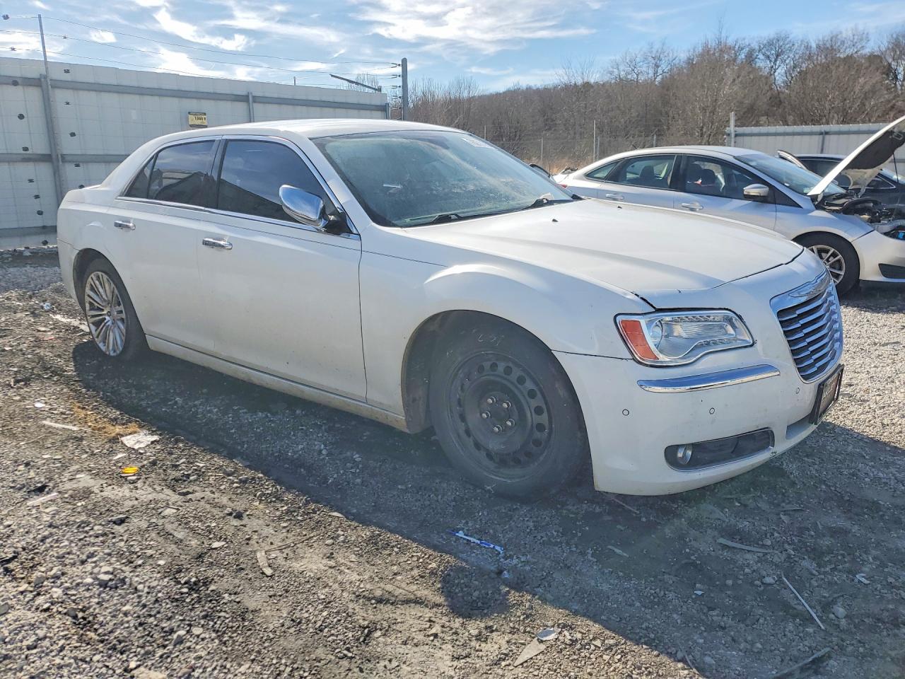 2011 CHRYSLER 300C photo 4