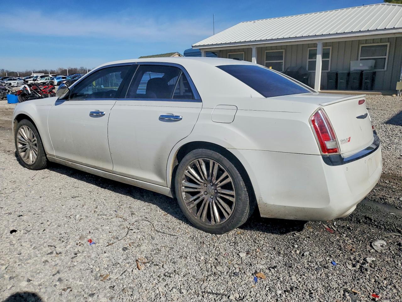 2011 CHRYSLER 300C photo 2