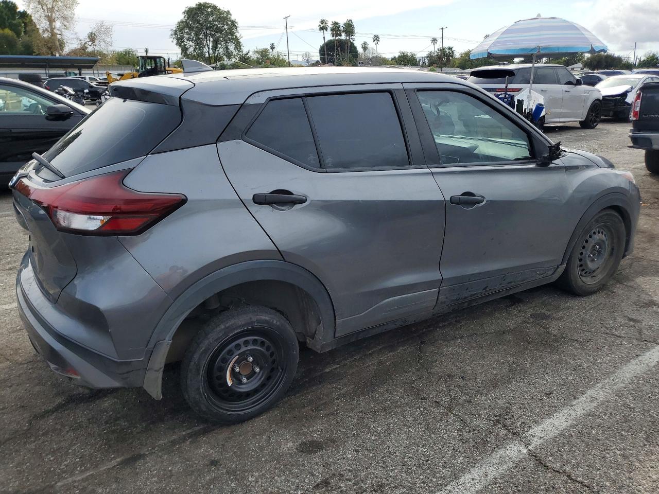 2021 NISSAN KICKS S photo 3