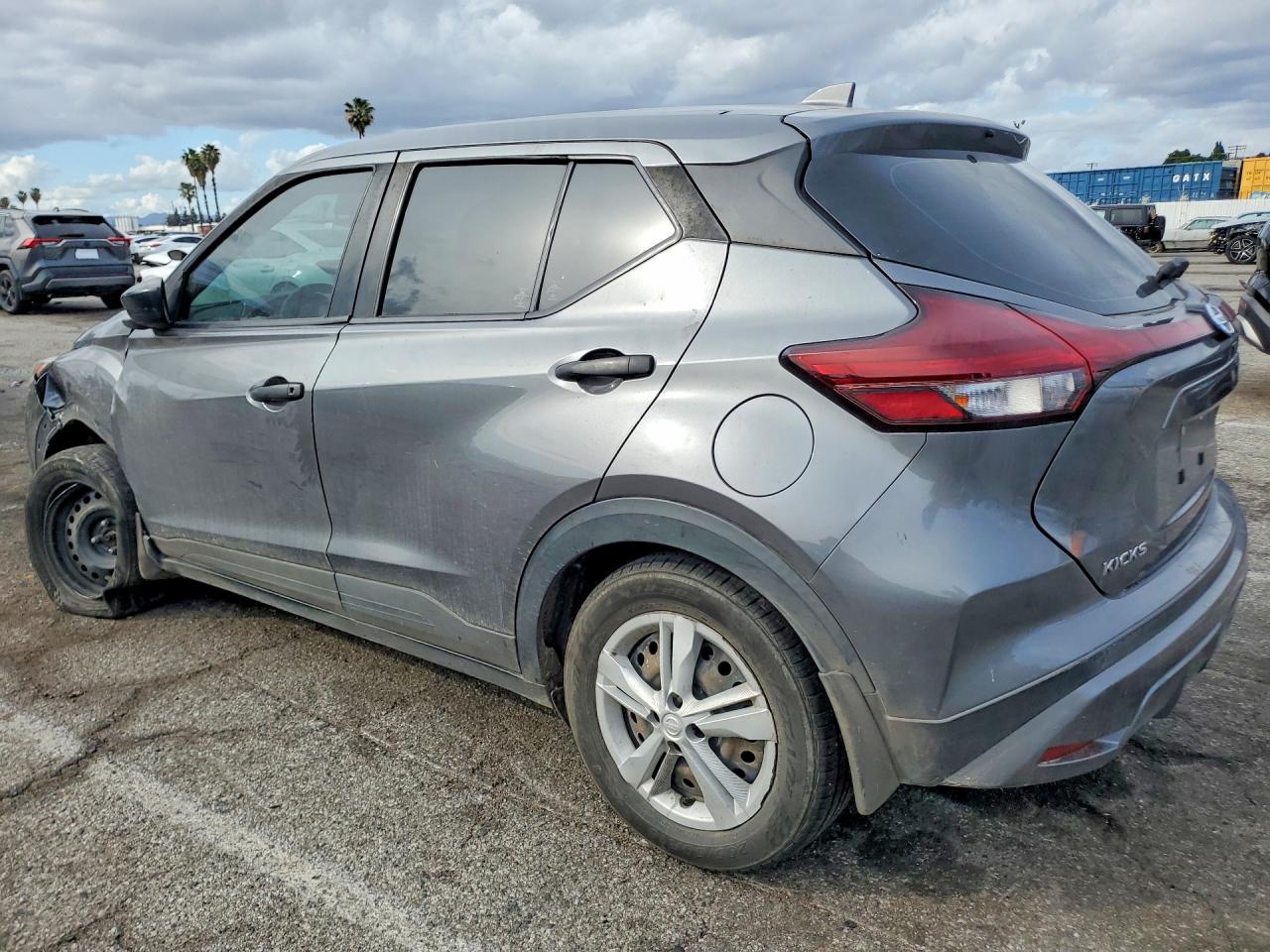 2021 NISSAN KICKS S photo 2