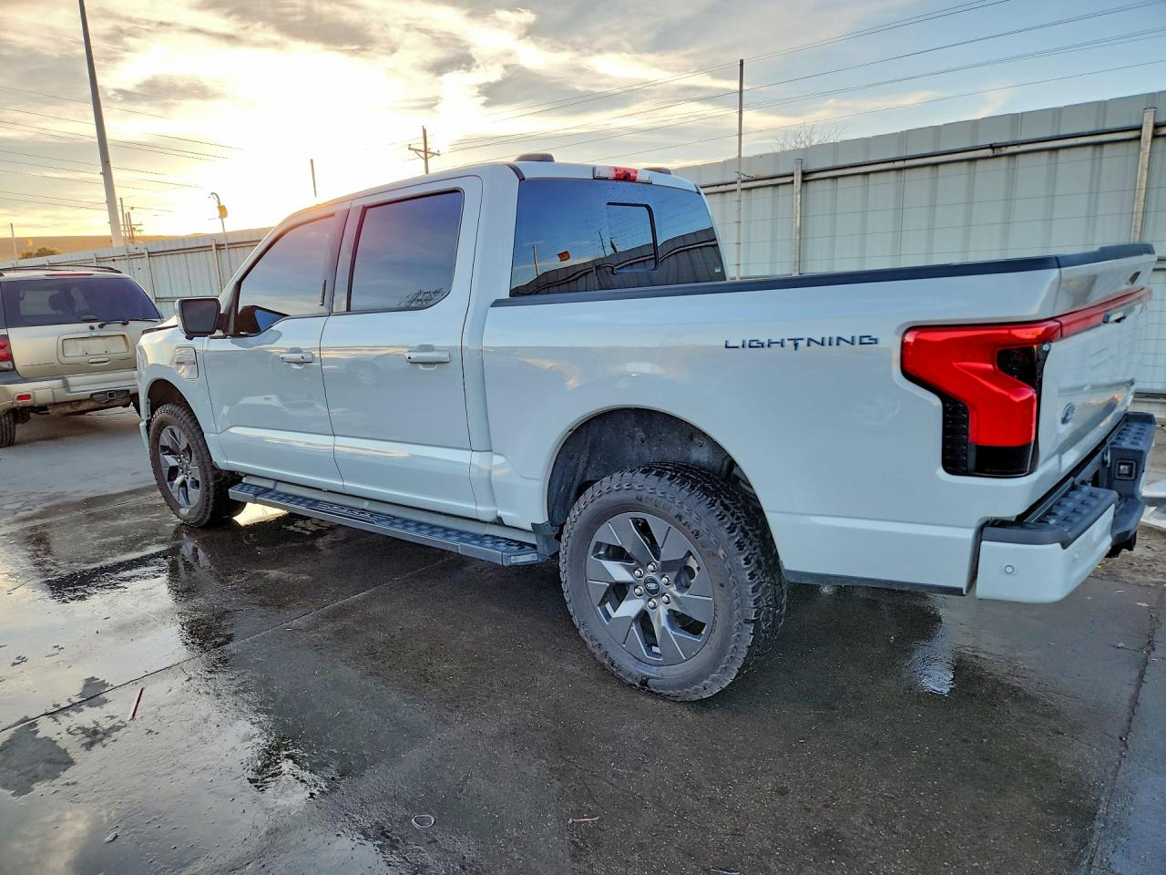 2023 FORD F150 LIGHTNING PRO photo 2