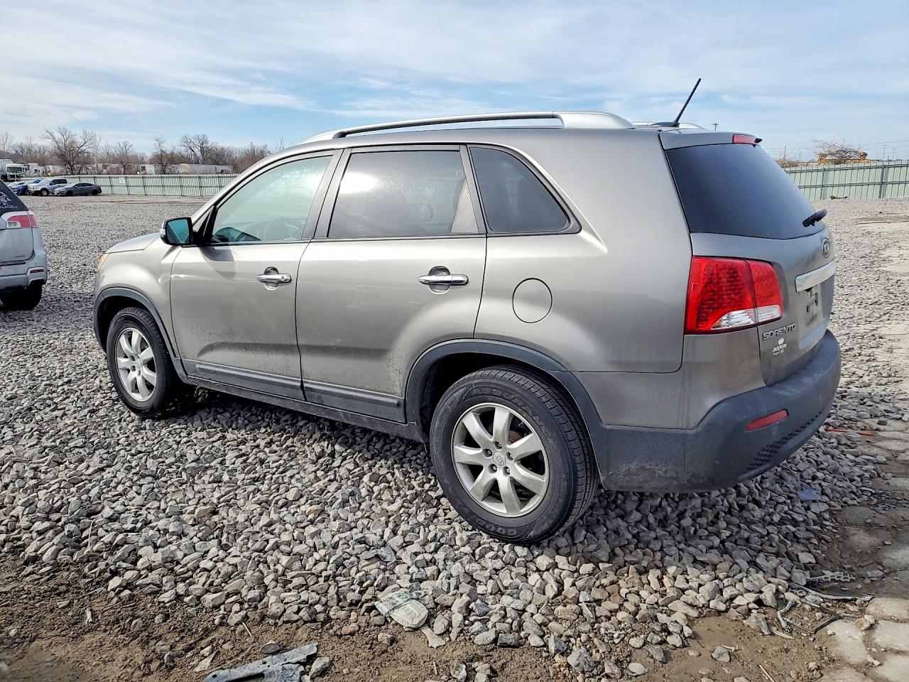 2011 KIA SORENTO LX photo 3