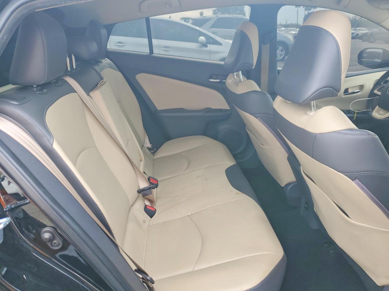 2017 TOYOTA PRIUS photo 19
