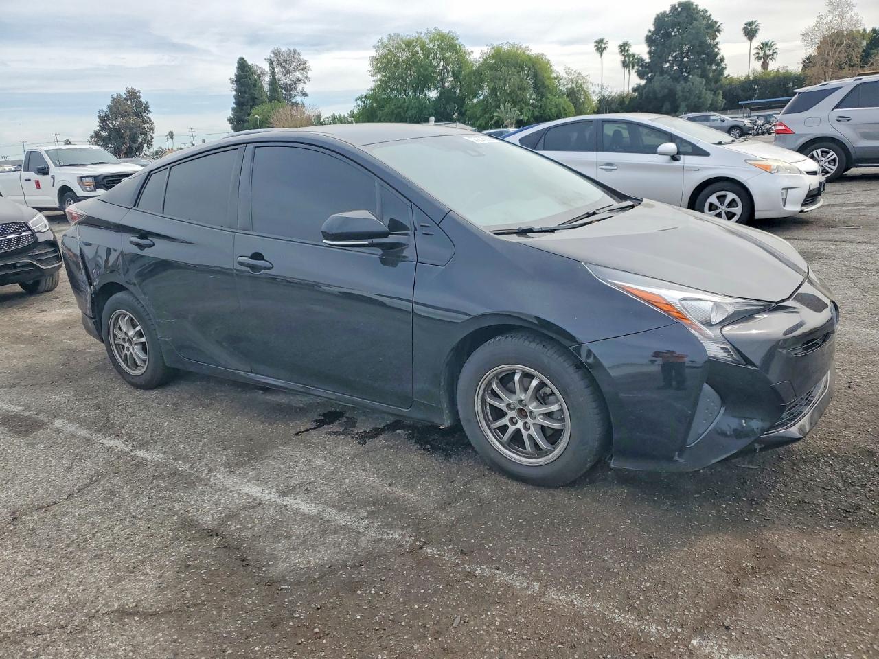 2017 TOYOTA PRIUS photo 7