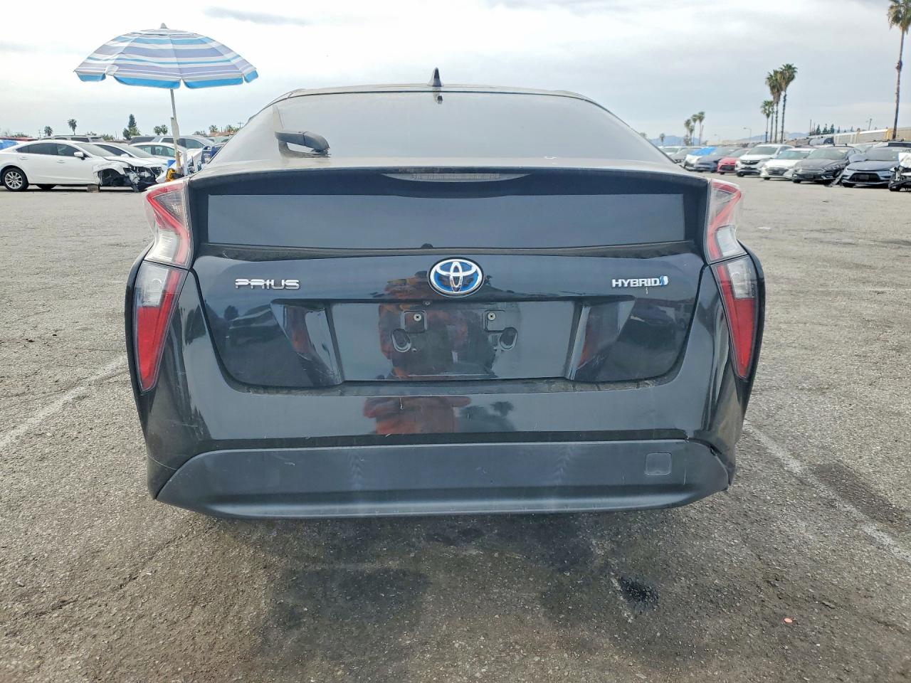 2017 TOYOTA PRIUS photo 11