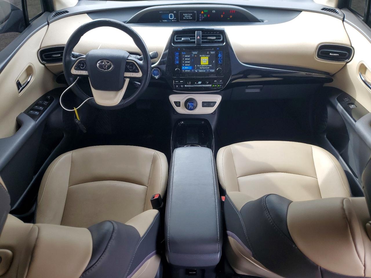 2017 TOYOTA PRIUS photo 15