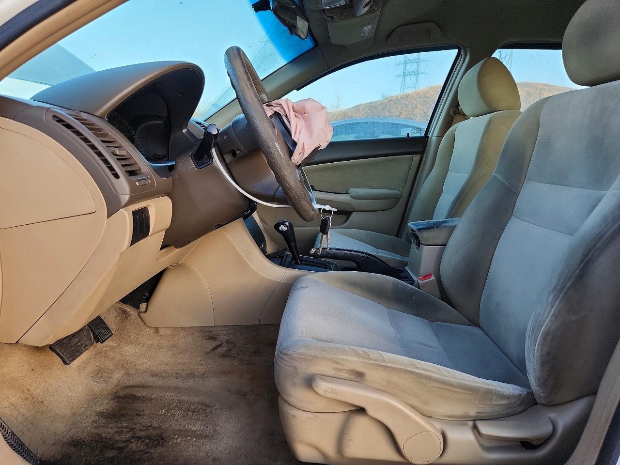 2004 HONDA ACCORD LX photo 13