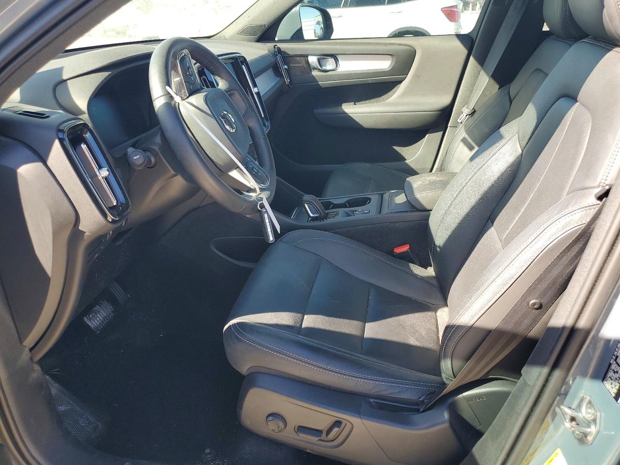 2020 VOLVO XC40 T5 MOMENTUM photo 7