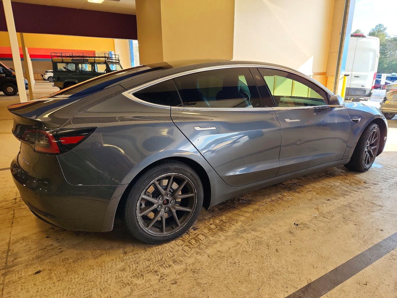 2018 TESLA MODEL 3 photo 3