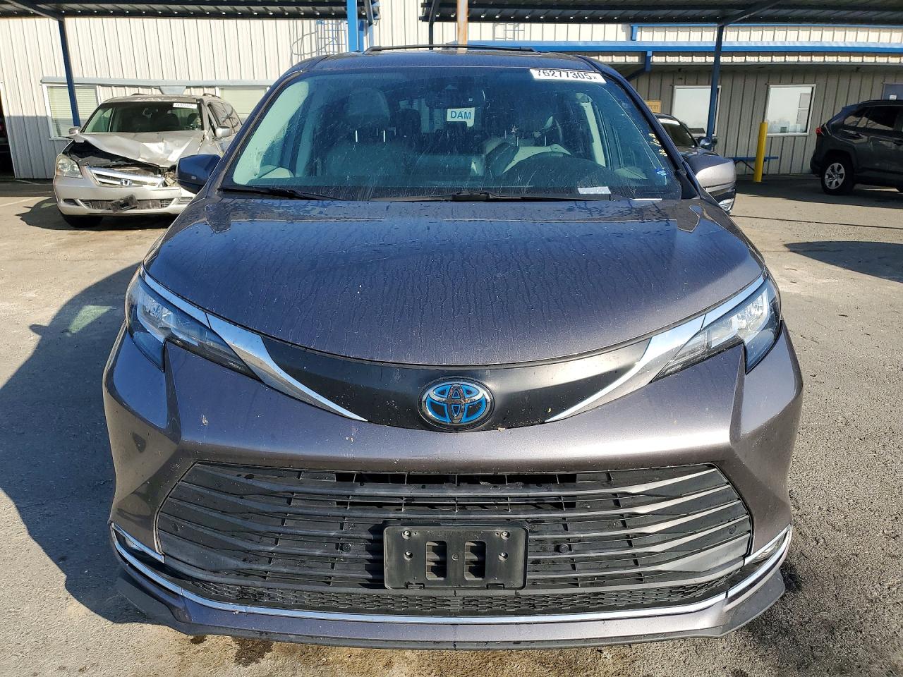 2021 TOYOTA SIENNA XLE photo 5