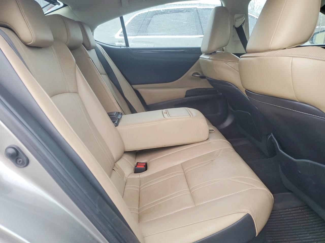 2020 LEXUS ES 300H LUXURY photo 10