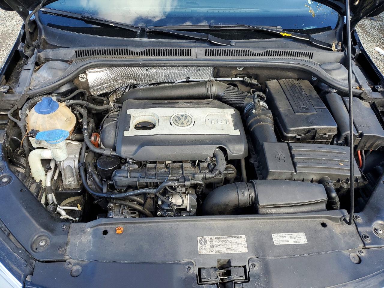 2012 VOLKSWAGEN JETTA GLI photo 11